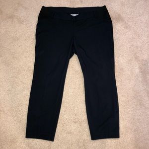 Maternity cropped pants in Black